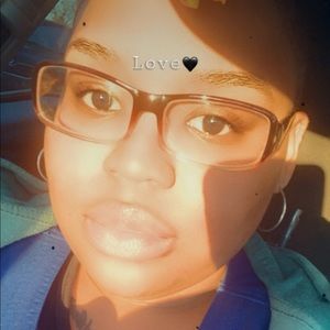 Meet your Posher, D’ainelle